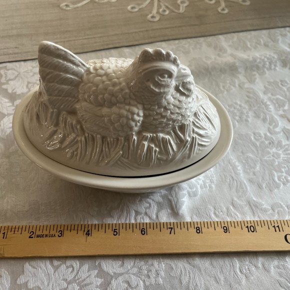 Vietri Covered Small Server - Hen - Picture 1 of 3